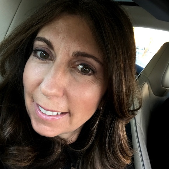 Meet your Posher, Pam - Picture 2 of 2